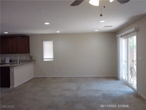 8643 Rowland Bluff Ave in Las Vegas, NV - Foto de edificio - Building Photo