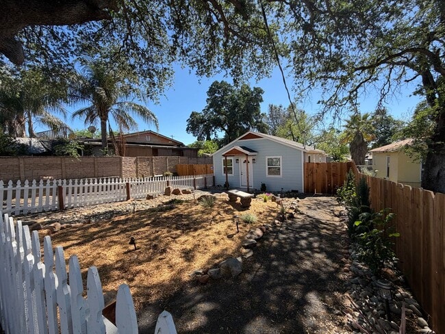 1945 Fort Wayne St in Oroville, CA - Building Photo - Building Photo