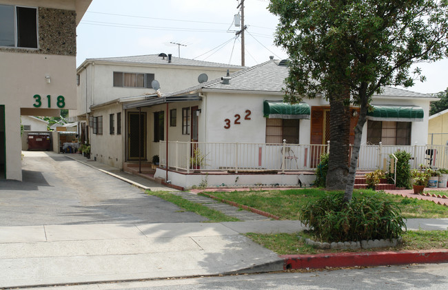 322 W Elk Ave in Glendale, CA - Foto de edificio - Building Photo
