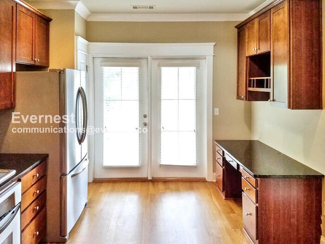 1428 Olden Ln in Atlanta, GA - Foto de edificio - Building Photo