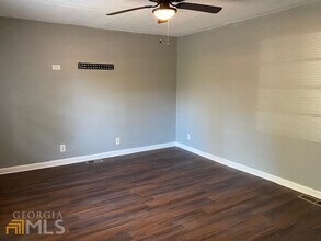 221 Banberry Dr SE in Atlanta, GA - Building Photo - Building Photo