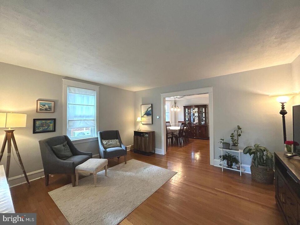 723 W Mt Vernon St in Lansdale, PA - Building Photo