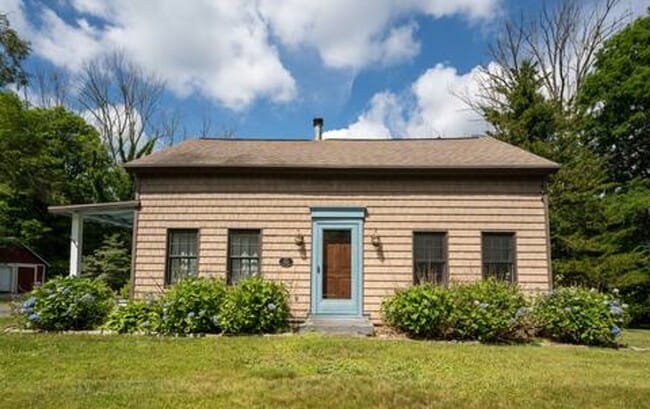 593 Town St in Moodus, CT - Building Photo - Building Photo