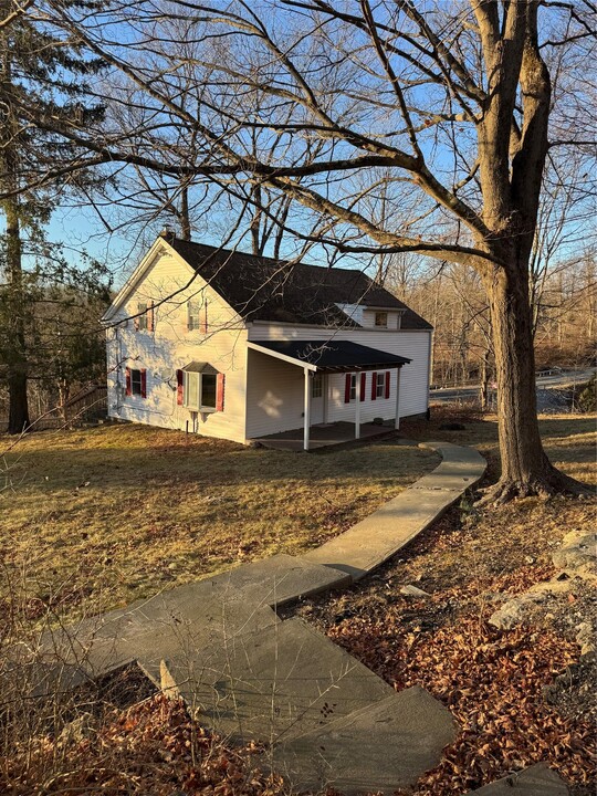 656 Milltown Rd in Southeast, NY - Building Photo