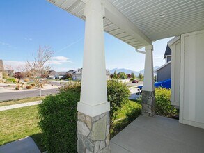 593 W Lewis Ln in Saratoga Springs, UT - Building Photo - Building Photo