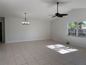4503 Hale St in Sarasota, FL - Foto de edificio - Building Photo