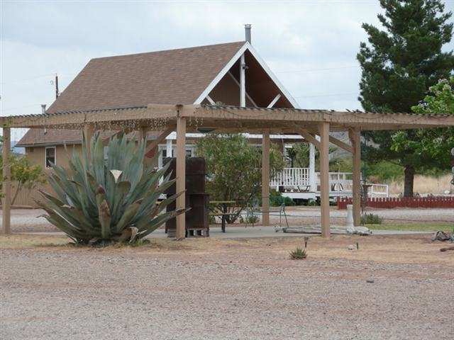 240 Mountain Meadow Rd in Tularosa, NM - Building Photo