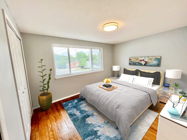 Mayfield 16 Townhomes in Cleveland Heights, OH - Building Photo - Building Photo