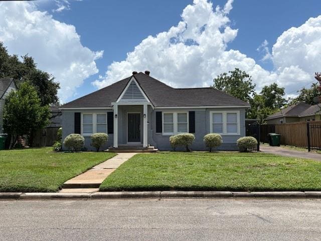 property at 518 Avenue of Oaks St