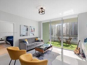 90 SW 3rd St in Miami, FL - Building Photo - Building Photo