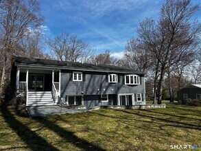 97 Godfrey Rd in Fairfield, CT - Building Photo - Building Photo