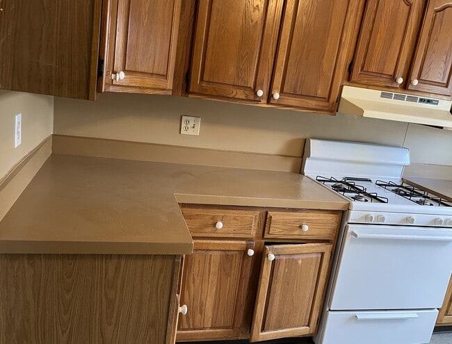 122 Meredith Ave, Unit 2 in Nedrow, NY - Foto de edificio - Building Photo