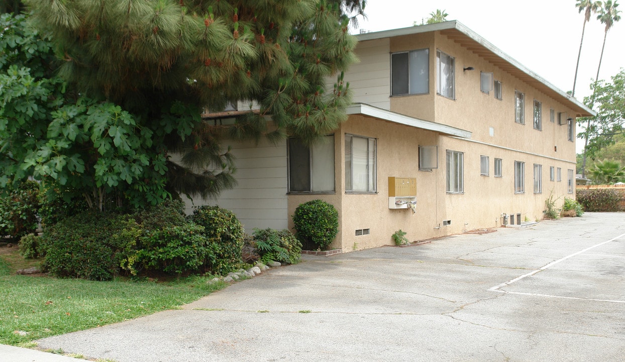 66 S San Marino Ave in Pasadena, CA - Foto de edificio