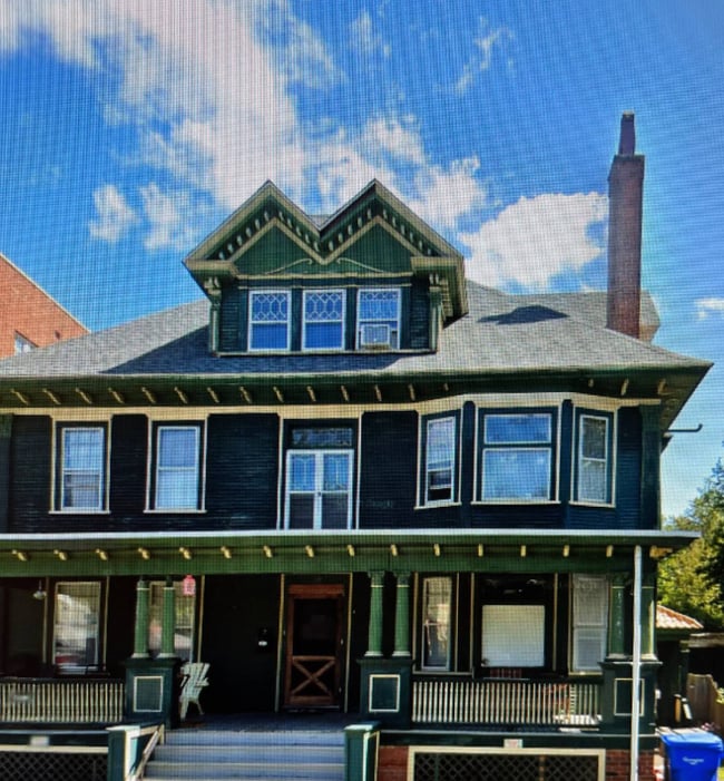 19 Beechwood Ave in Springfield, MA - Building Photo - Building Photo