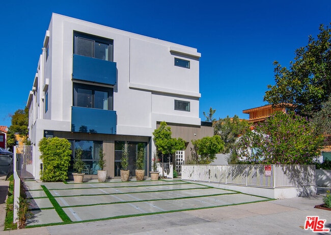 property at 1621 S Bedford St