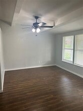 710 E Daugherty Dr in Garland, TX - Foto de edificio - Building Photo
