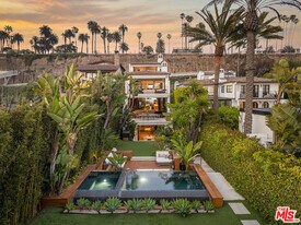 966 Palisades Beach Rd in Santa Monica, CA - Building Photo