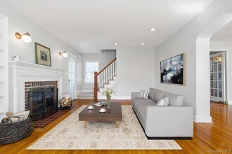 35 Gordon Pl in Scarsdale, NY - Building Photo - Building Photo