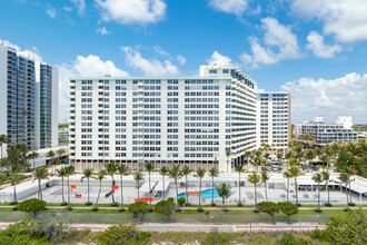 Triton Towers in Miami Beach, FL - Foto de edificio - Building Photo