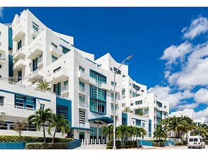 7600 Collins Ave, Unit 10-13 in Miami Beach, FL - Foto de edificio - Building Photo