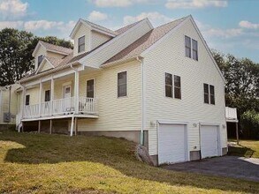 51 Newport Ave in Middletown, RI - Building Photo - Building Photo