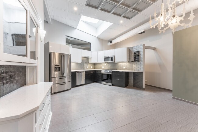 300 N Ogden Ave, Unit 1