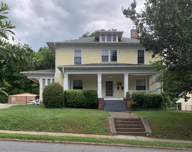 1533 W Northwest Blvd