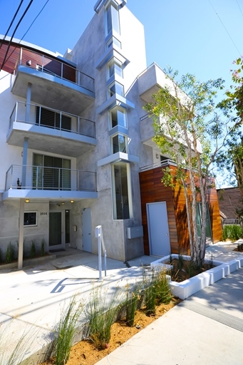 Larrabee Estates in West Hollywood, CA - Building Photo