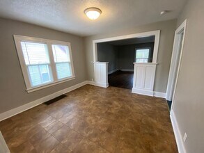 998 Butterworth St SW in Grand Rapids, MI - Building Photo - Building Photo