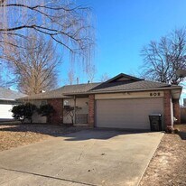 808 E Cambridge St in Springfield, MO - Building Photo