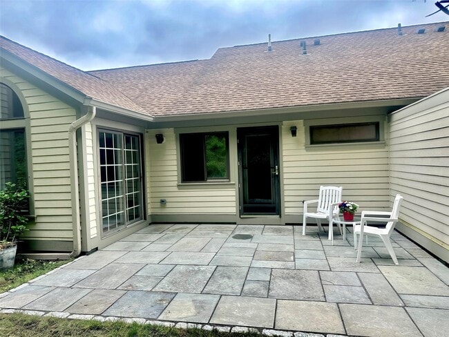 646B Heritage Hls in Somers, NY - Building Photo - Building Photo