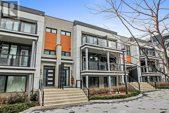 98 Huguenot Rd in Oakville, ON - Building Photo - Building Photo