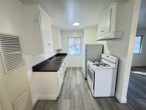 1133 E Alosta Ave, Unit #12 in Azusa, CA - Foto de edificio - Building Photo