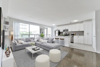 135 Lawton Blvd in Toronto, ON - Building Photo - Building Photo