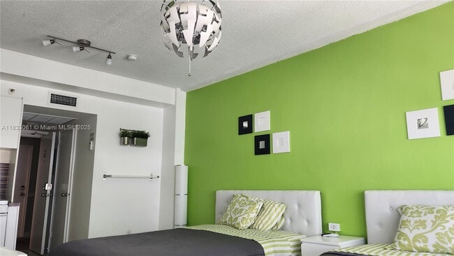 6345 Collins Ave in Miami Beach, FL - Building Photo - Building Photo