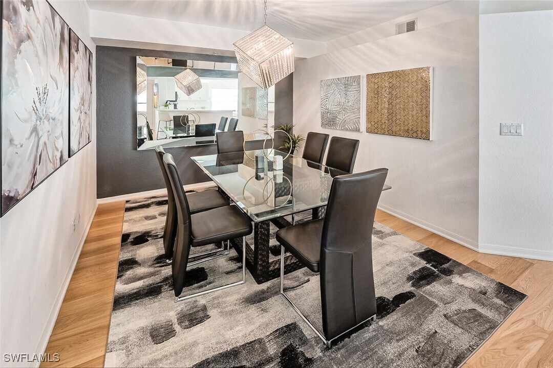 6910 Satinleaf Rd N in Naples, FL - Foto de edificio