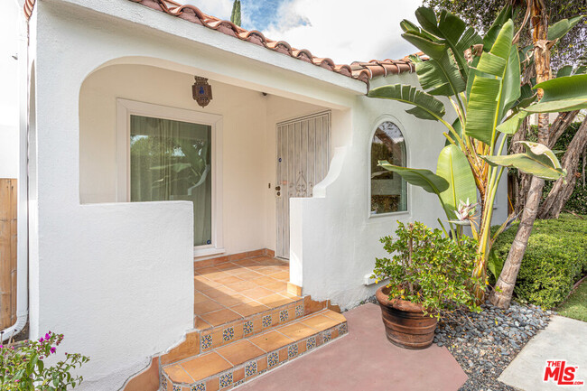 409 N Kilkea Dr in Los Angeles, CA - Building Photo - Building Photo