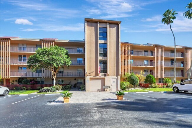 260 NW 76th Ave in Margate, FL - Building Photo - Building Photo