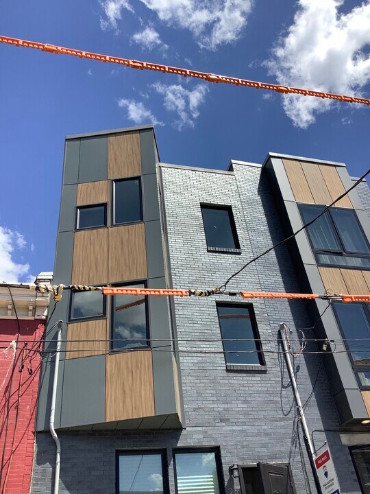 2111 W Seybert St, Unit A in Philadelphia, PA - Building Photo