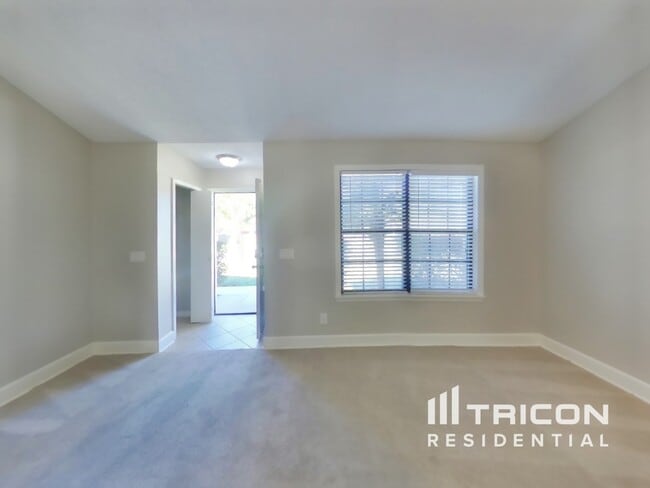 2435 Burns Dr in Middleburg, FL - Building Photo - Building Photo