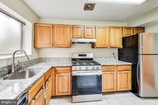 10613 Montrose Ave, Unit 4 in Bethesda, MD - Building Photo