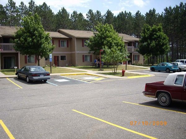 Pine Bluff Apartments in Kingsford, MI - Building Photo - Building Photo