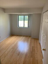 1472 W Chateau Vert St, Unit E in Ypsilanti, MI - Foto de edificio - Building Photo