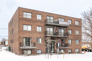 410 De La Concorde Boul O in Laval, QC - Building Photo