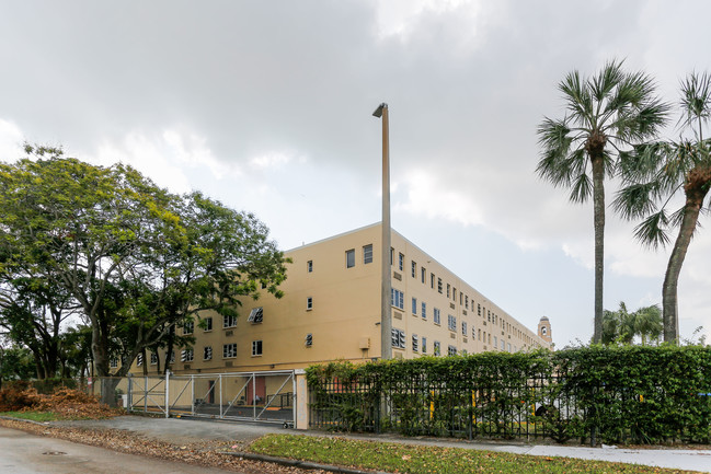 St. Mary's Towers in Miami, FL - Foto de edificio - Building Photo