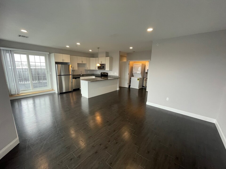 431 River St in Waltham, MA - Building Photo