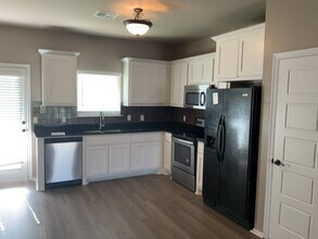 1308 Penn Ln in Moore, OK - Building Photo - Building Photo