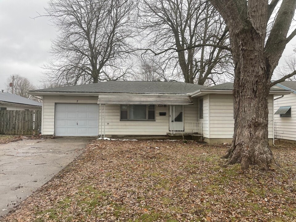 7 Grace St in Danville, IL - Building Photo