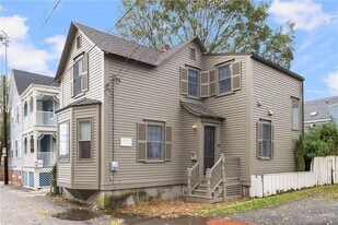 6 Cozzens Ct in Newport, RI - Building Photo