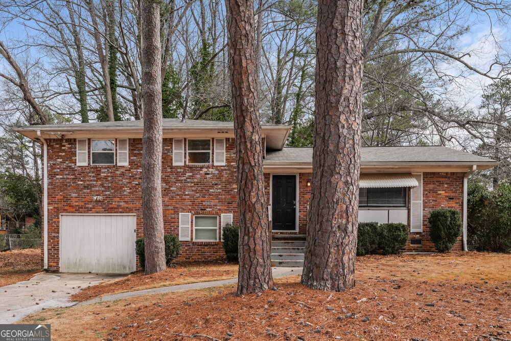 2230 Kilarney Rd in Decatur, GA - Building Photo